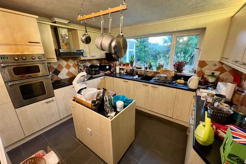 82 Cheswick Way, Shirley, Solihull, B90 4HG