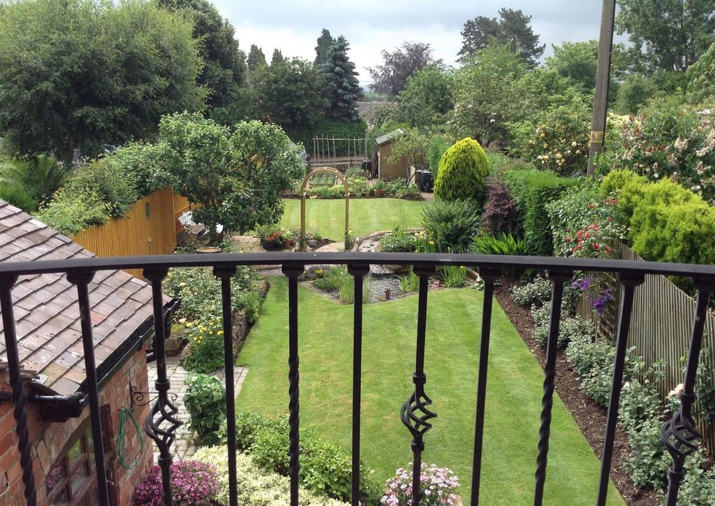 6 Merton Terrace, Oldbury Road, Bridgnorth 4 bed end of terrace house