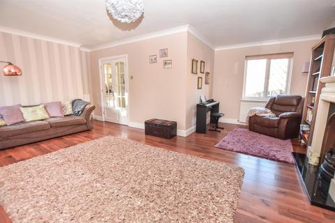 13 Bickerton Point, South Woodham Ferrers, Chelmsford, CM3 5YG