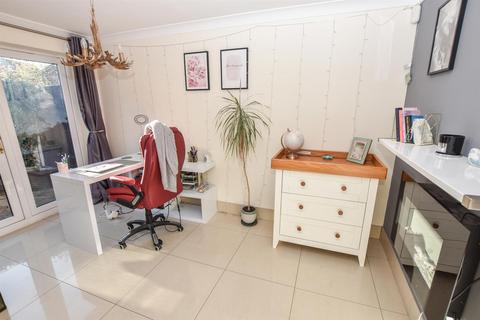 13 Bickerton Point, South Woodham Ferrers, Chelmsford, CM3 5YG