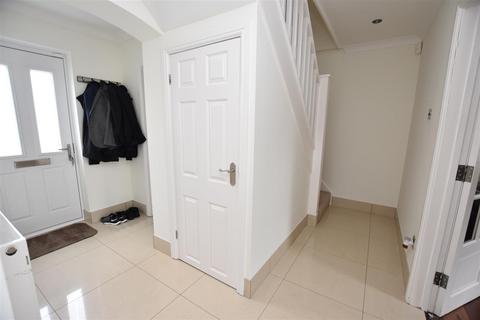 13 Bickerton Point, South Woodham Ferrers, Chelmsford, CM3 5YG