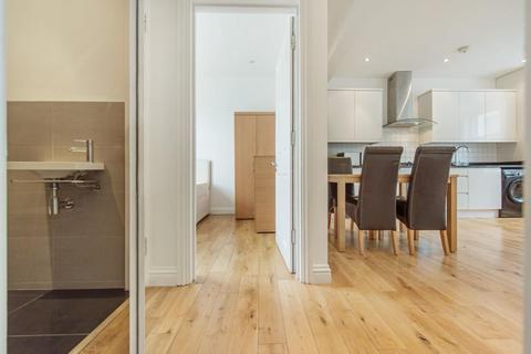 3 bedroom flat to rent, Coldharbour Lane, SW9