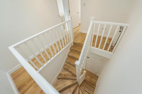 3 bedroom flat to rent, Coldharbour Lane, SW9
