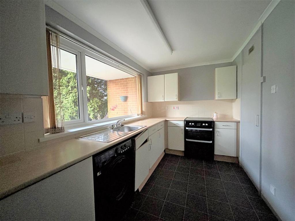 Willes Court, Binswood Road, Halesowen 2 bed apartment for sale £130,000