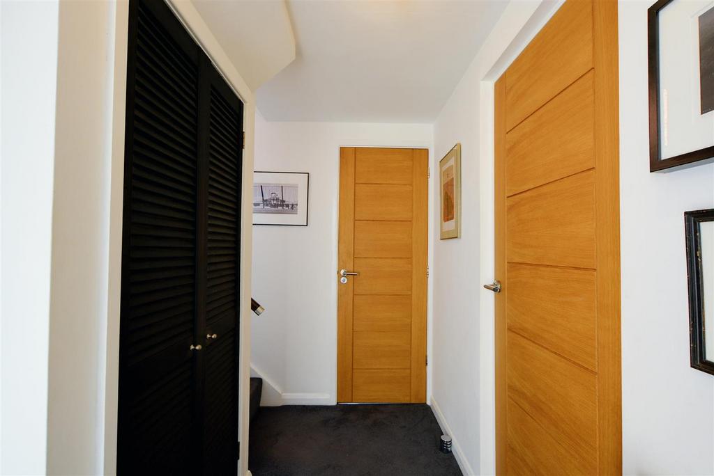 Hallway 2.jpeg