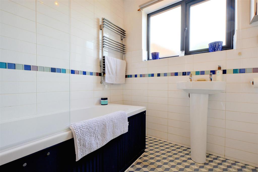 Bathroom 1.jpeg