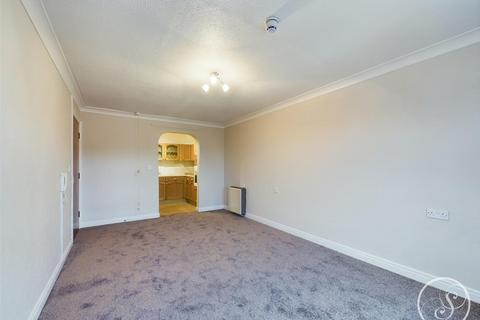 1 bedroom flat for sale, Woodlands, The Spinney, Leeds