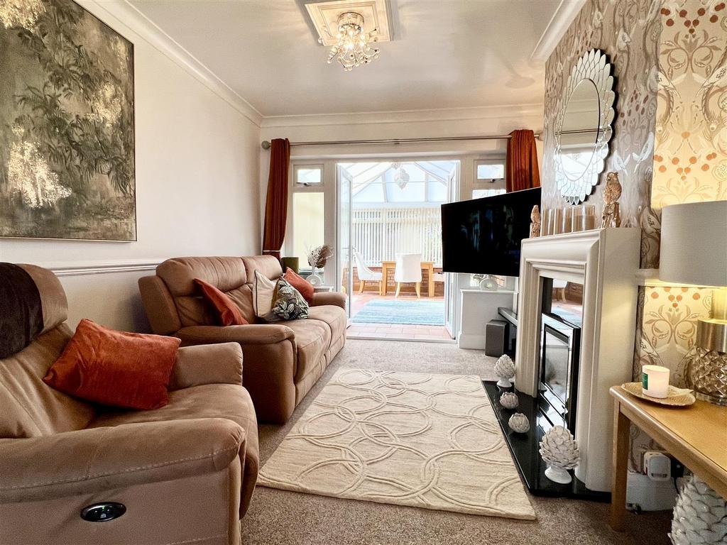 Defford Drive, Oldbury 3 bed semidetached house for sale £275,000