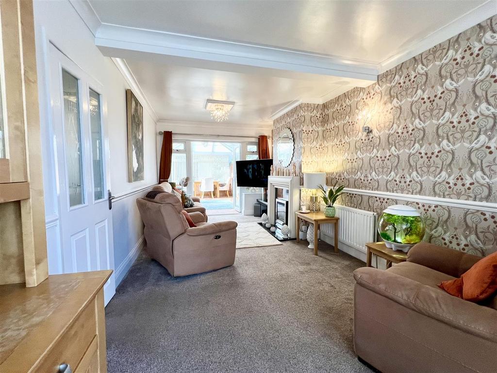 Defford Drive, Oldbury 3 bed semidetached house for sale £275,000