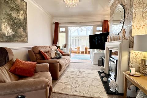 20 Defford Drive, Oldbury, B68 9RH