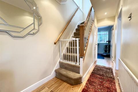 20 Defford Drive, Oldbury, B68 9RH