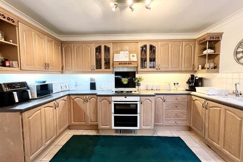 20 Defford Drive, Oldbury, B68 9RH