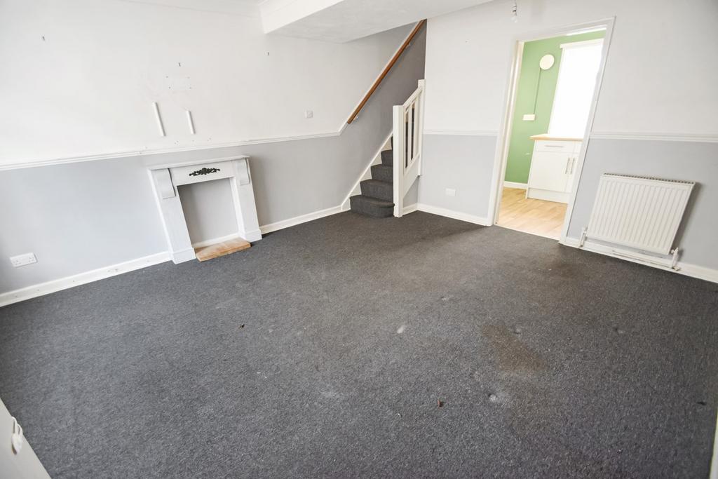 Magpie Hall Road, Chatham, ME4 2 bed terraced house for sale £185,000