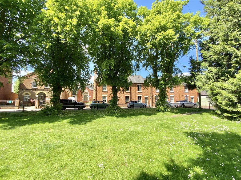 Horsefair Green, Stony Stratford, Milton Keynes 2 bed terraced house