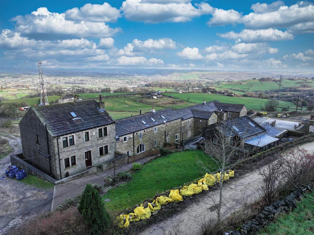 Turley Cote Lane, Outlane, Huddersfield 4 bed house for sale £525,000