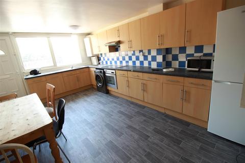 6 bedroom terraced house to rent - Barchester Close, Cowley, Middlesex