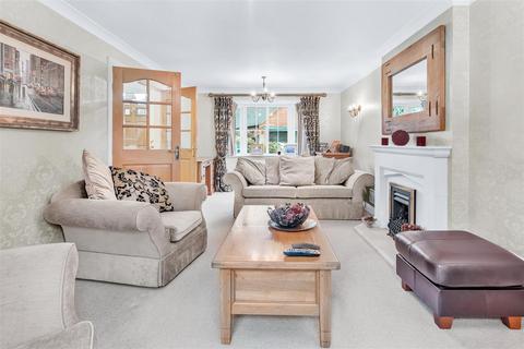 Holly House Daisy Lane, Alrewas, Burton-on-trent, DE13 7EW
