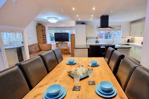 5 bedroom detached house for sale, Barons Close, Kirby Muxloe LE9