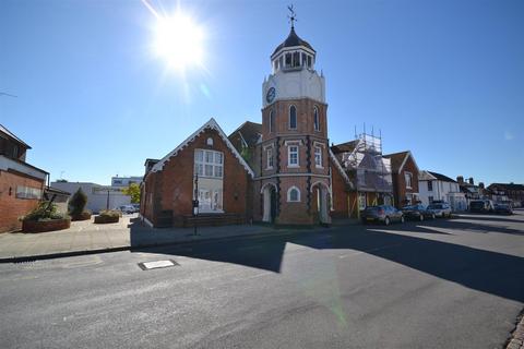 Flat 5, St Marys House High Street, Burnham-on-crouch, CM0 8BE