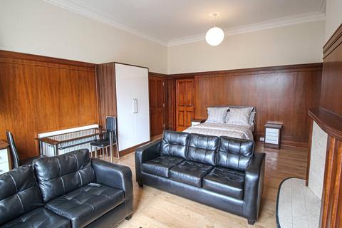 1 bedroom apartment to rent, Apt 4, Fairbairn Residence, 12 Clarendon Road LS2