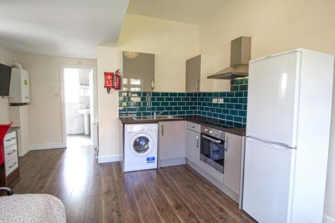 Studio to rent, Apt 22, Clarendon House, 20 Clarendon Road LS2