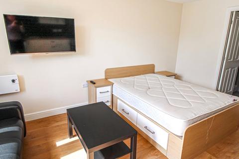 1 bedroom apartment to rent, Apt 18, Fairbairn Residence, 12 Clarendon Road LS2