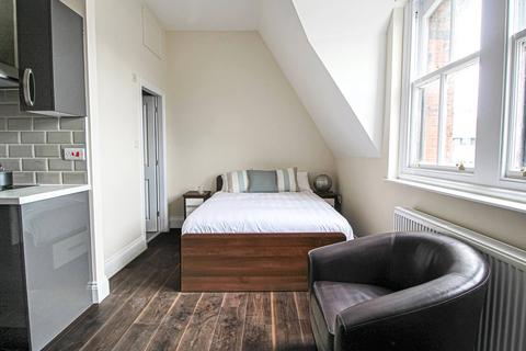 Studio to rent, Apt 15, Fairbairn Residence, 12 Clarendon Road LS2