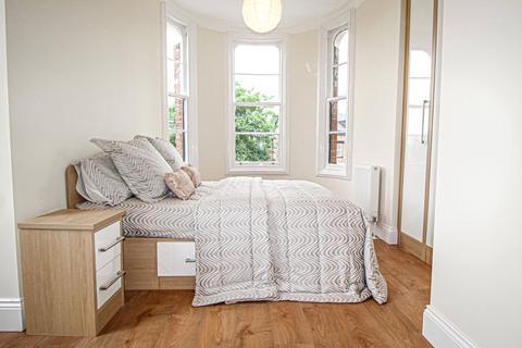 Apt 10, Fairbairn Residence, 12 Clarendon Road LS2