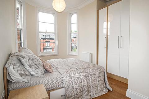 1 bedroom apartment to rent, Apt 10, Fairbairn Residence, 12 Clarendon Road LS2