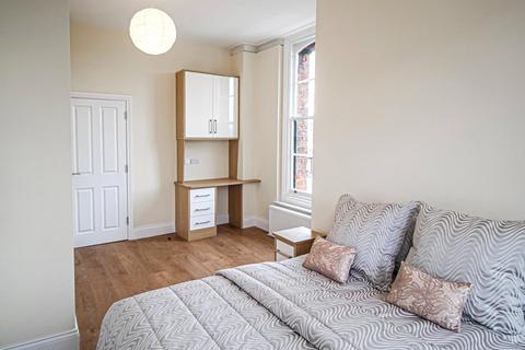 1 bedroom apartment to rent, Apt 10, Fairbairn Residence, 12 Clarendon Road LS2