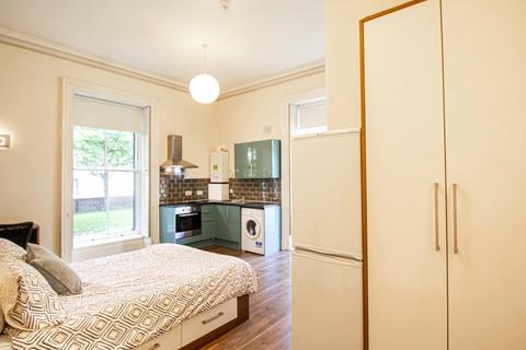 undefined, Apt 2, Clarendon House, 20 Clarendon Road LS2
