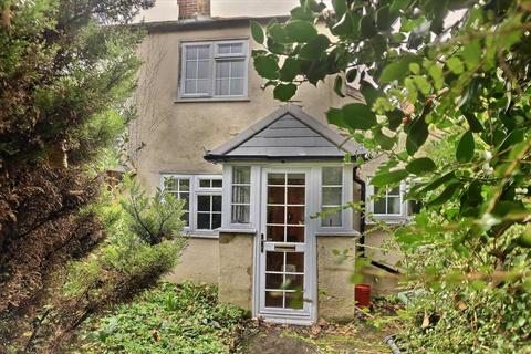2 bedroom end of terrace house to rent, A lovely character cottage in Hampshire's smallest Town