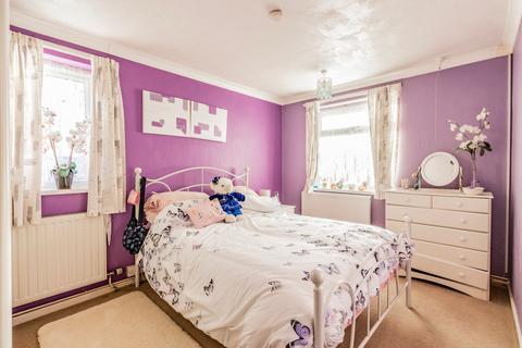 19 Breydon Way, Lowestoft, NR33 9AS