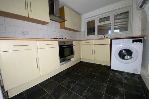 2 bedroom terraced house for sale, Elm Park Road, Leyton