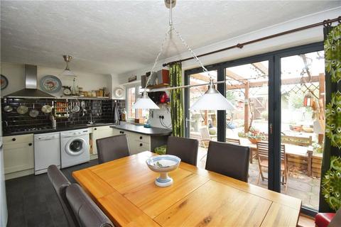 3 Beverley Gardens, Romsey, SO51 7TA