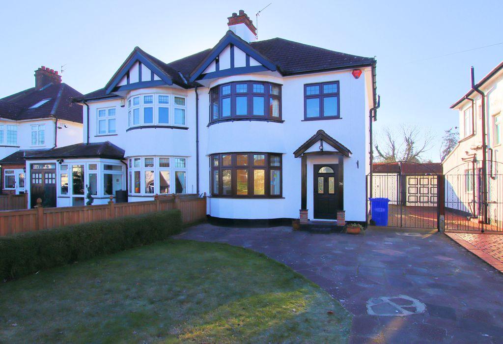 Pickhurst Rise, West Wickham 3 bed semidetached house £2,650 pcm (£