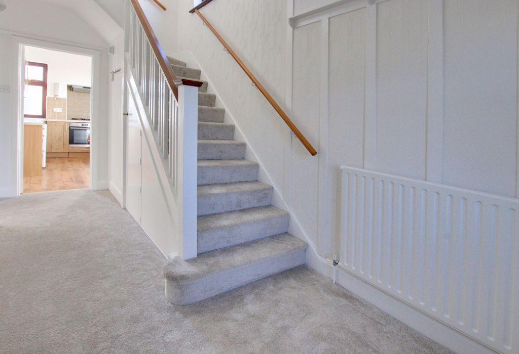 Pickhurst Rise, West Wickham 3 bed semidetached house £2,650 pcm (£