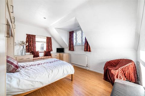 16 Kettlewell Close, Woking, GU21 4HZ