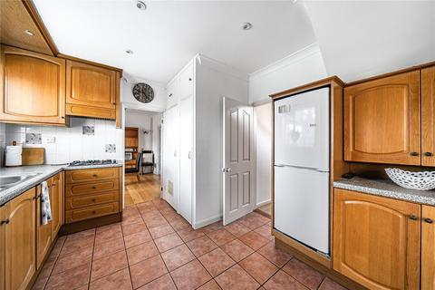 16 Kettlewell Close, Woking, GU21 4HZ