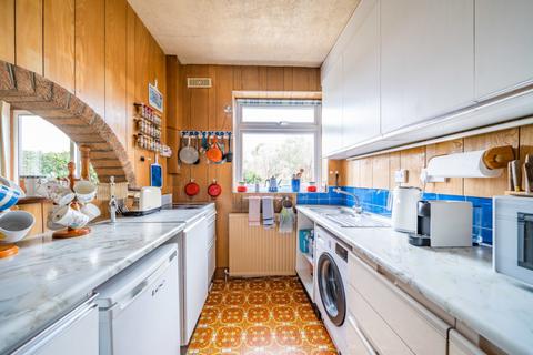 64 Priory Gardens, London, W5 1DY