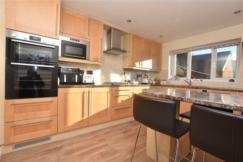 4 bedroom detached house for sale - Broadcroft Way, Tingley, Wakefield, West Yorkshire