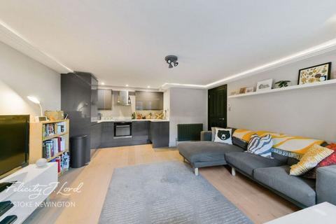 1 bedroom flat for sale, Stoke Newington Common, Stoke Newington, N16