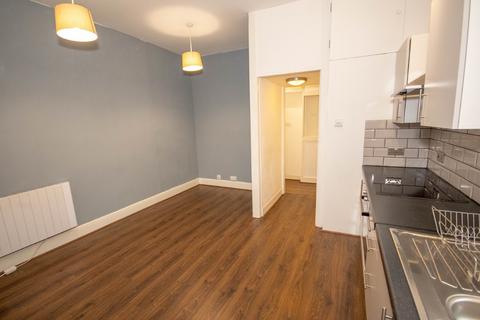 2 bedroom flat to rent, Rose Street, Dunfermline, KY12