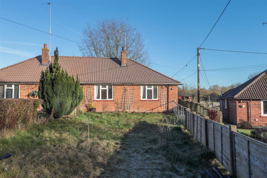 Gravel Close, Brown Candover, Alresford, SO24 9TU 2 bed semidetached