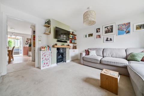 12 Keepsake Close, Farnham, GU9 7GS