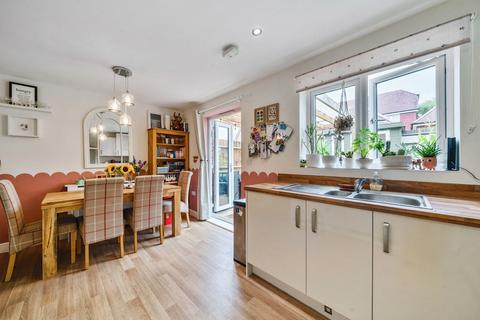 12 Keepsake Close, Farnham, GU9 7GS