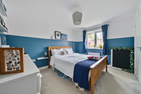 12 Keepsake Close, Farnham, GU9 7GS