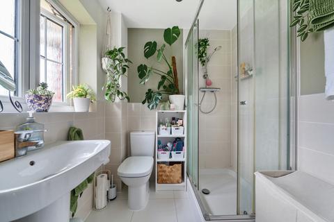 12 Keepsake Close, Farnham, GU9 7GS