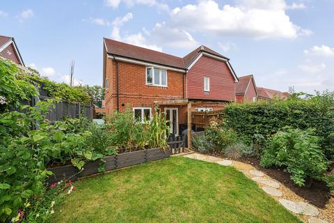 12 Keepsake Close, Farnham, GU9 7GS