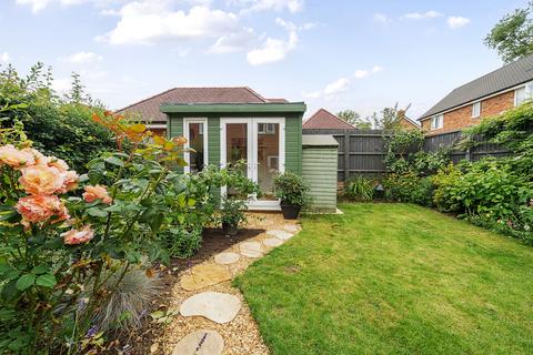 12 Keepsake Close, Farnham, GU9 7GS